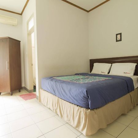 Hotel Reddoorz @ Setrasari Bandung Exterior foto