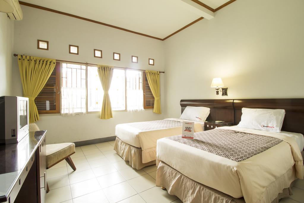 Hotel Reddoorz @ Setrasari Bandung Habitación foto