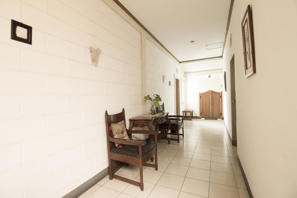 Hotel Reddoorz @ Setrasari Bandung Exterior foto