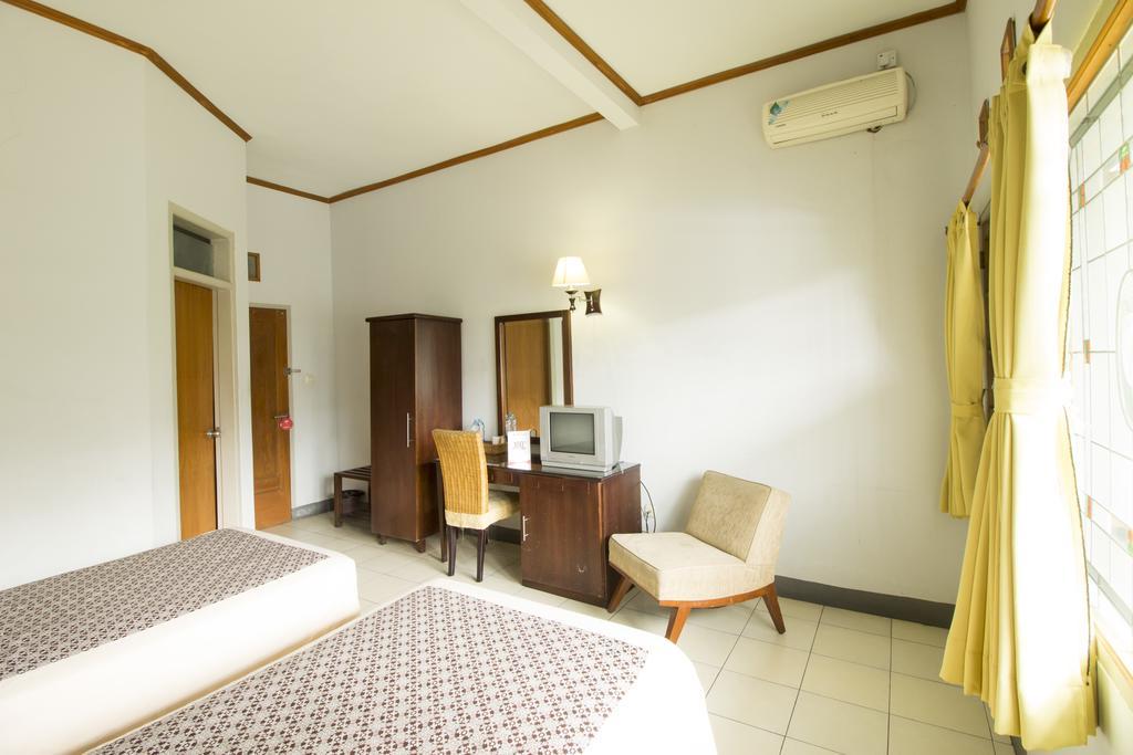 Hotel Reddoorz @ Setrasari Bandung Habitación foto