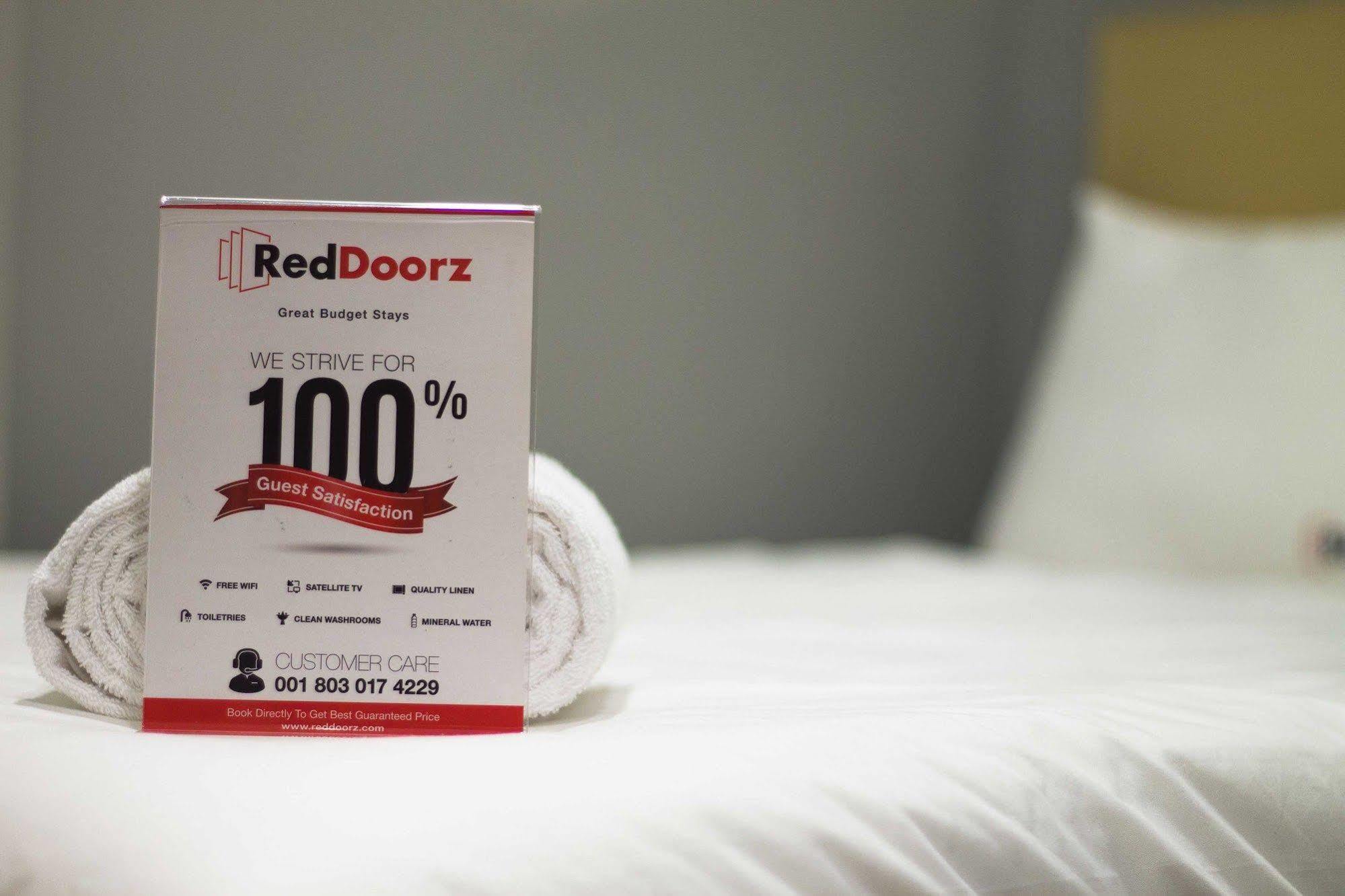 Hotel Reddoorz @ Setrasari Bandung Exterior foto